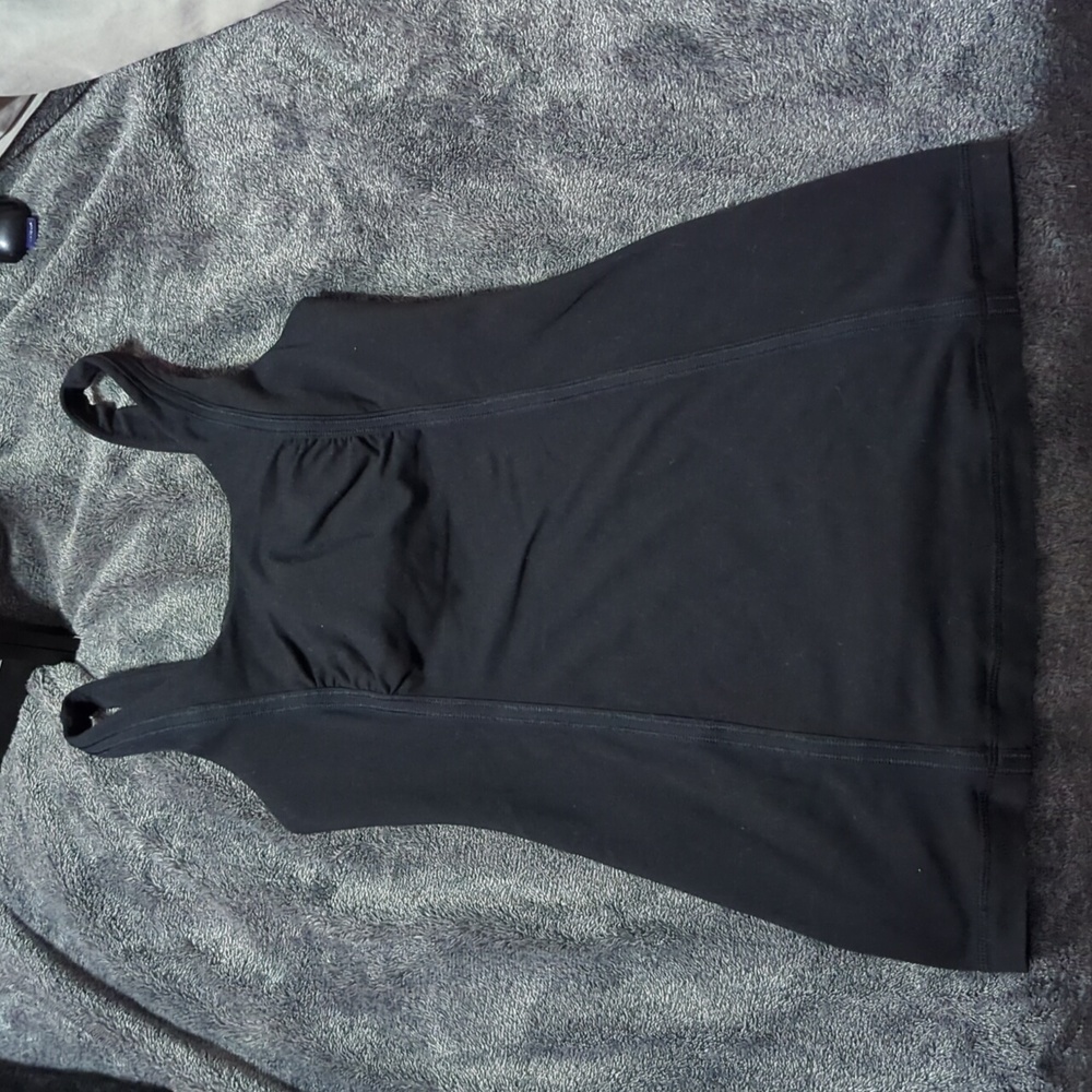 LULULEMON Wholehearted Tank in Black sz 6 built in sports bra